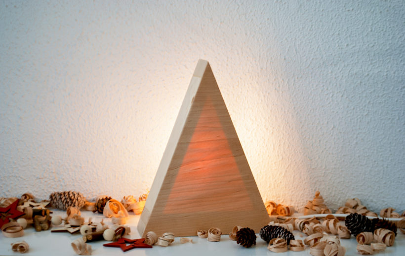 Χριστουγεννιάτικο Χειροποίητο Ξύλινο Επιτραπέζιο Φωτιστικό - "Tree Small''