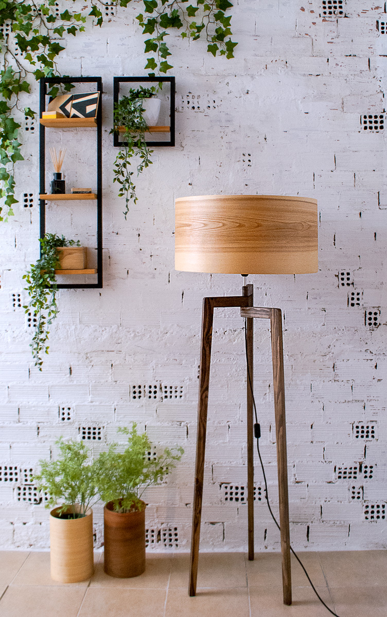 Handmade Wooden Floor Lamp 'Tripod II Olivie Paint Base'
